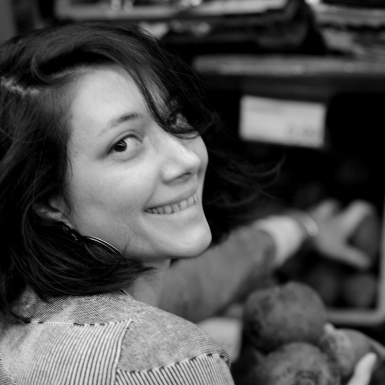 Bietensoep met zuurkool en salami