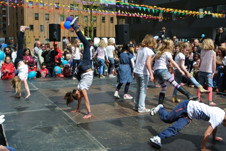 15 jaar IJburg, de buurt gaat weer ‘Aan Tafel’