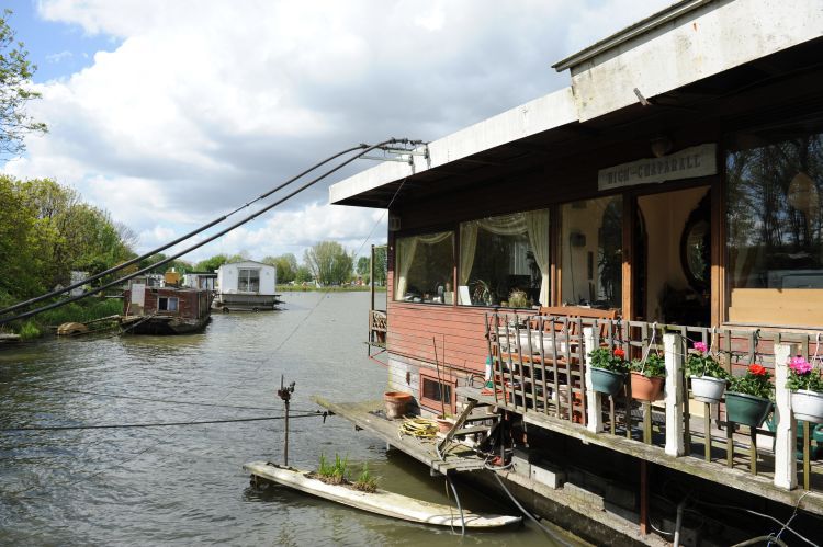 Illegale woonboten lozen poep tussen camping en IJburg