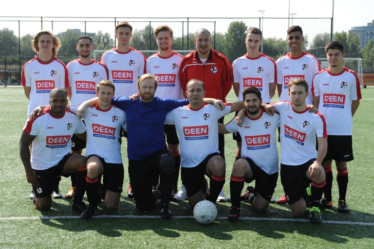 Eerste elftal bij AFC IJburg: ‘We moeten onder aan de ladder beginnen’