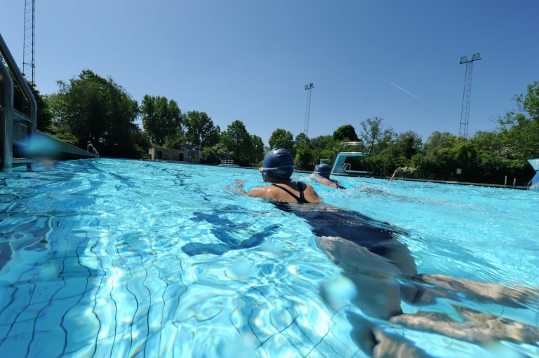 Tekort aan overdekt zwemwater in groeiende stadswijken Oost