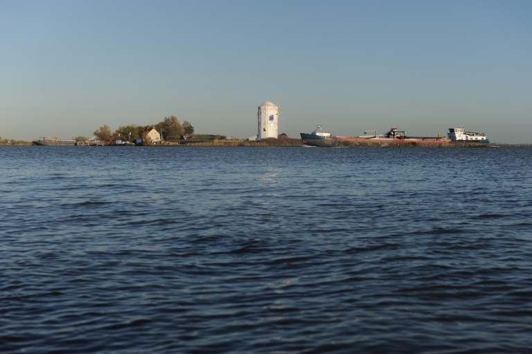 De vuurtoren van Amsterdam is ingepakt…en gaat weer branden