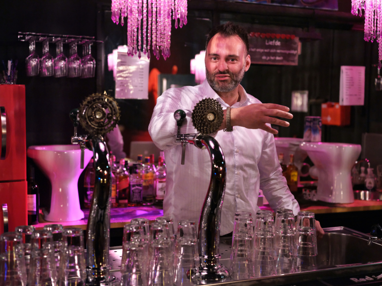 Recycle Lounge Gallery Club, ‘voor vrienden, levensgenieters en gelijkgestemden’