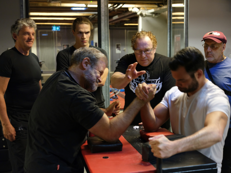 Armworstelen is serieuze sport: ‘Je bent zo sterk als je zwakste schakel’