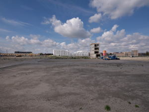 ‘Het enige dat spoedige rijkdom in de weg staat,  is die vervelende regel in het erfpachtcontract…’