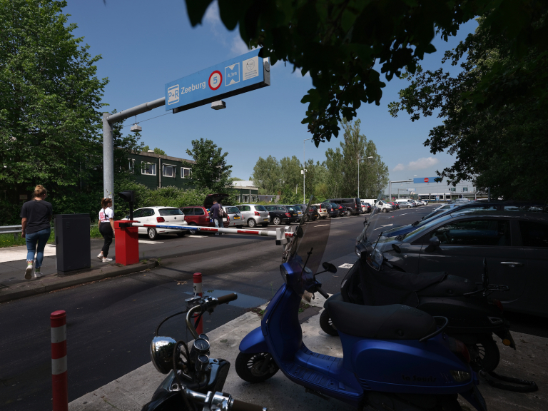 P+R Zeeburg deels opgedoekt vanwege woningen voor statushouders op Zeeburgereiland
