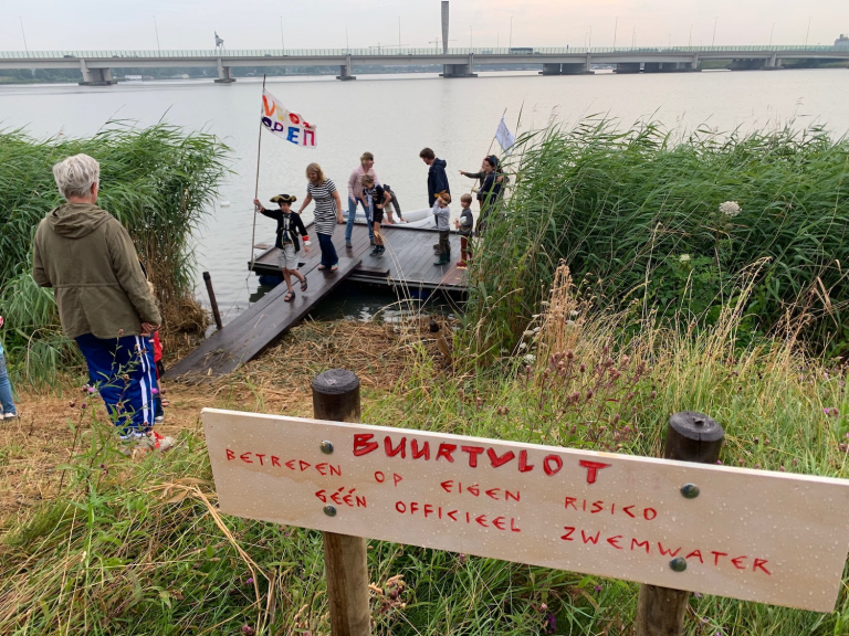 Nieuwe zwemsteiger op Steigereiland geopend