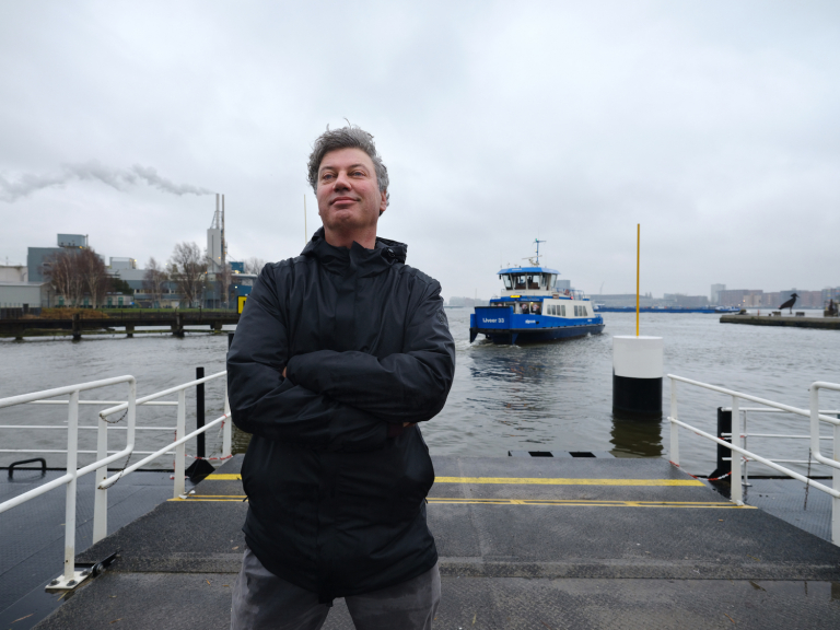 Brug over het IJ komt er voorlopig niet. ‘Een veerpont is veel onveiliger’