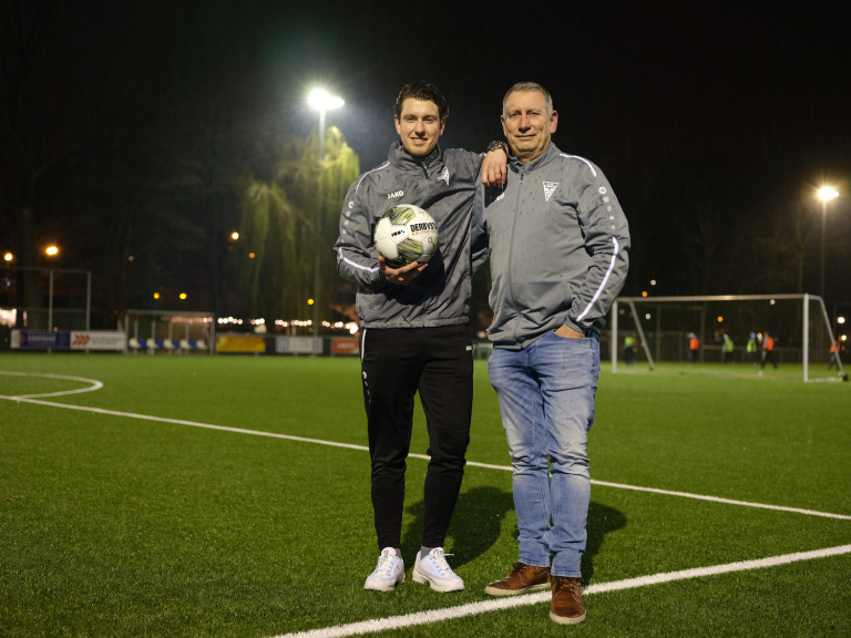 Piepjonge trainer Leroy Kroese: ‘Wat ik op het veld zeg, staat los van hoe ik in de kroeg naast je sta’