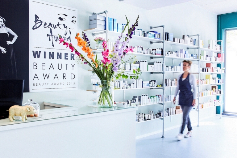 Beautysalon MJ Amsterdam is weer open, rode loper ligt uit