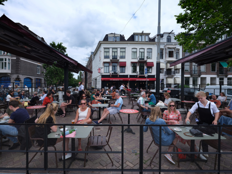 Horeca in Oost probeert positief te blijven: ‘Je moet wel’