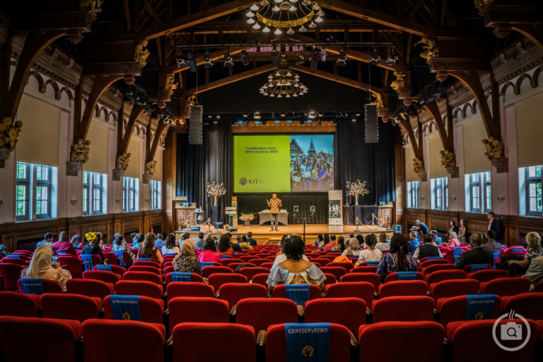 Afstudeerceremonie bij KIT: Diploma Master of Public en International Health voor 62 studenten uit 29 landen