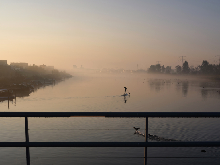 Waar komen de windmolens? In Oost onderzoekt de gemeente onder meer het IJmeer en Diemerpark als locaties