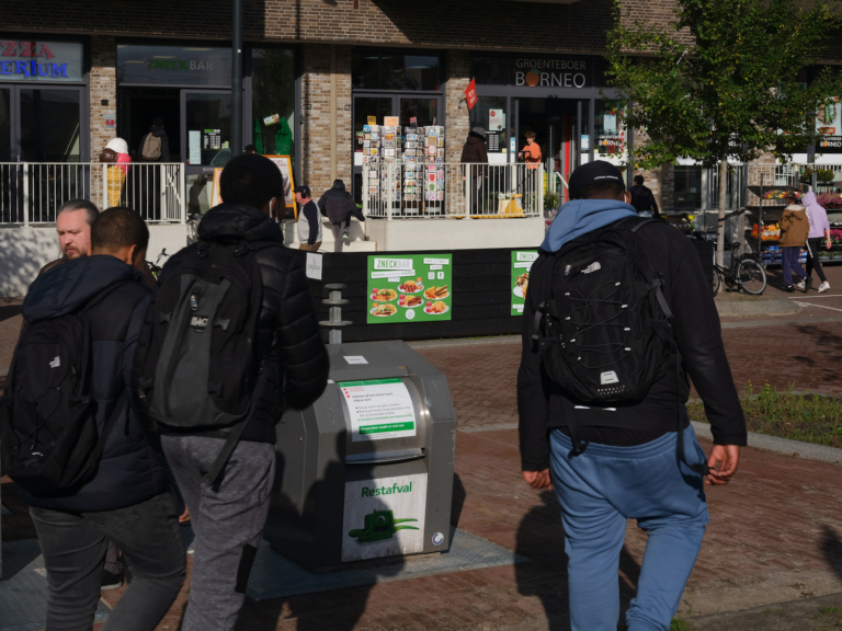 Overlast van scholieren op Zeeburgereiland