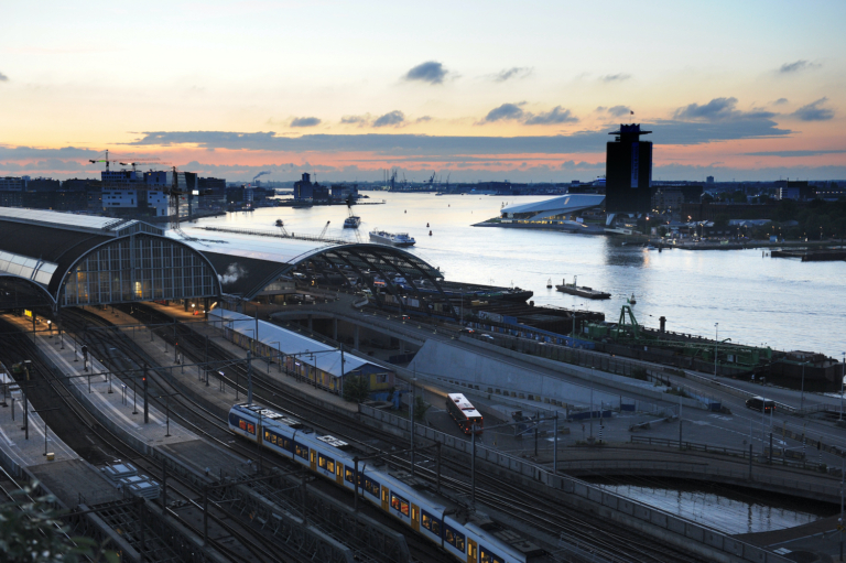Twee bruggen over het IJ, ‘nooit eerder waren ze zo dichtbij’