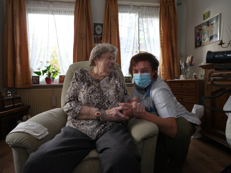 De wijkdienst houdt een vinger aan de pols: ‘Ze zijn allemaal even lief, en ze maken lolletjes met me’