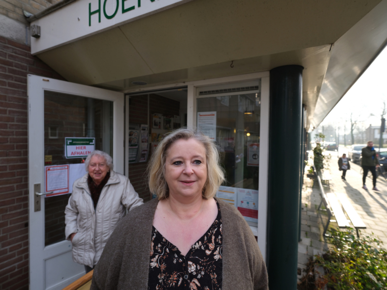 Het Hoekhuis ook in coronatijd ontzettend belangrijk: ‘Buurtbewoners komen hier voor informatie en een warme maaltijd’
