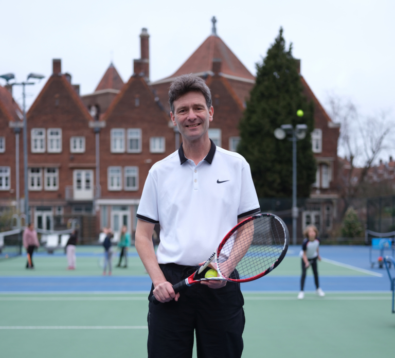 TV Linnaeushof kreeg in coronatijd veel nieuwe leden: ‘Mensen hebben herontdekt hoe leuk tennis is’