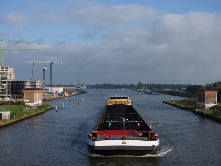 Bruggen, een pont en (g)een fietsbrug