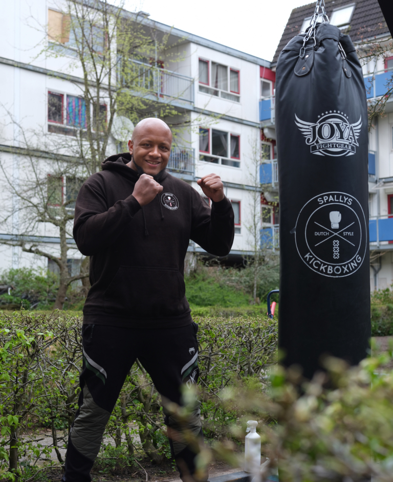 Spallys voelt zich thuis in Eerste Oosterparkstraat: ‘Bokszakken in de binnentuin, de buren zijn legends’