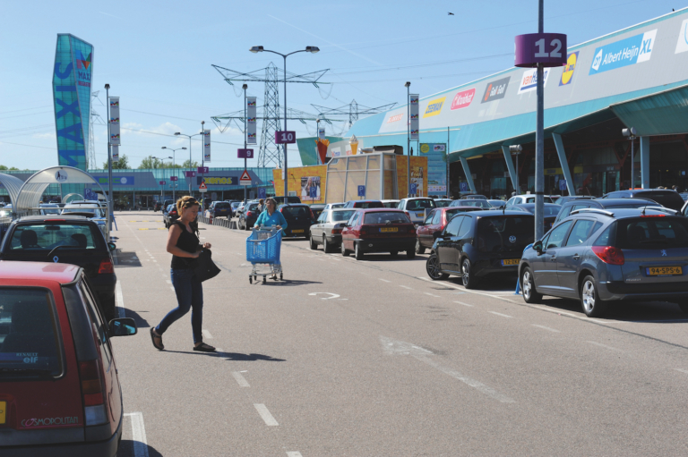 ‘We mogen met tante Ina naar een nieuwe winkel. Een superstore!’
