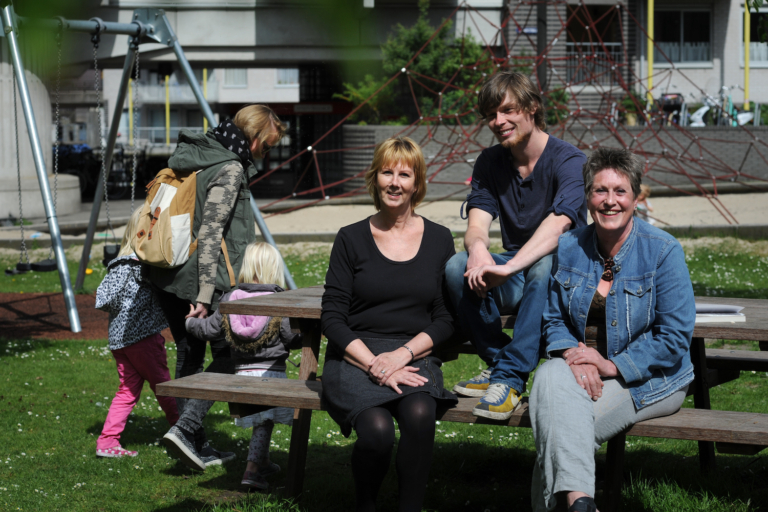 Eestermobiel vervoert buurtbewoners in de buurt