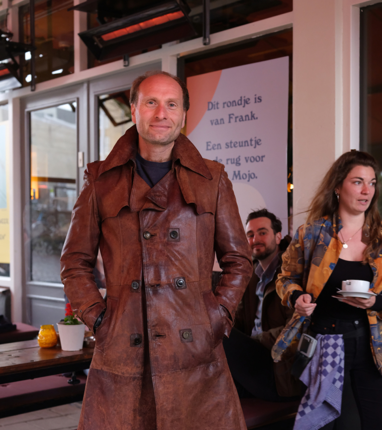 Huisarts Steven van de Vijver schreef een boek over spieren, hij woont in Watergraafsmeer. ‘Als je zoekt, vind je in daar ook nog rafelranden’