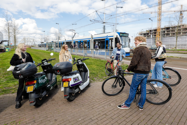 Reis met fiets, tram of deelscooter tijdens sluiting Piet Heintunnel