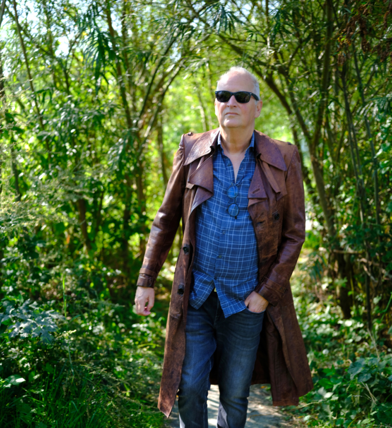 Herman Koch: ‘Zelfs bij chique diners ben ik van het pils en niet van de wijn’