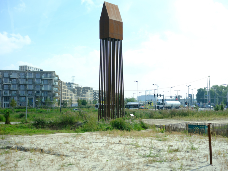 Kunstwerk Het Palenhuis onthuld in de nieuwe Sluisbuurt