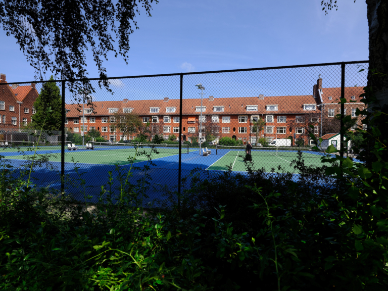‘Hop dames, wegwezen!’ Dilemma’s rond openbaar groen: Wat is de gedragscode, nu steeds meer stedelingen dezelfde vierkante meters willen gebruiken?