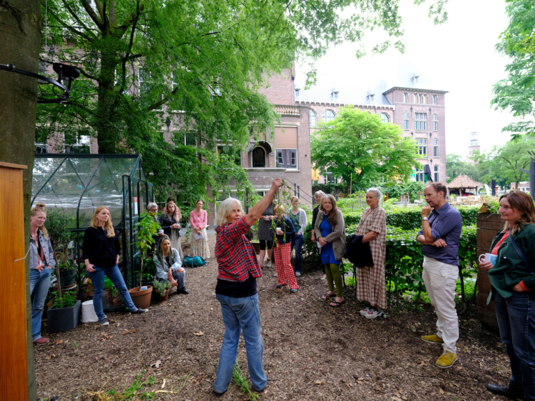 Moestuinieren in de Tropentuin: Tijgerwormen en elke maand een workshop