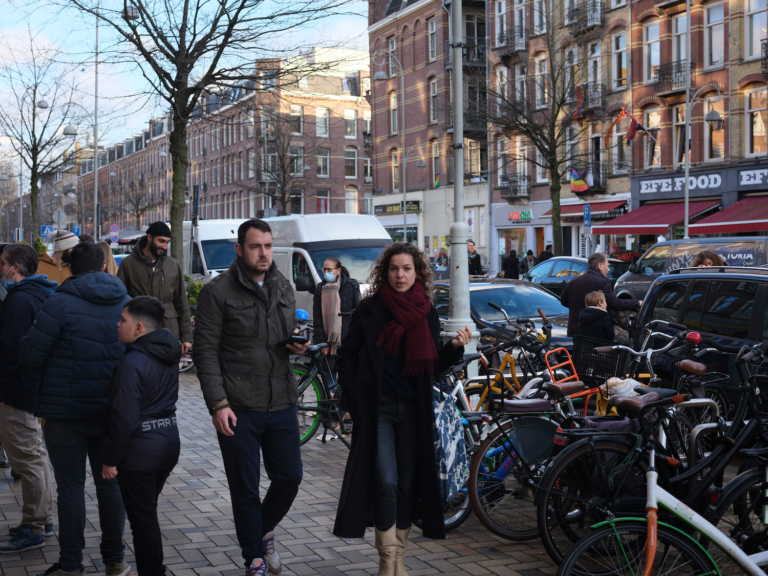 Niet minder, maar méér auto’s in Oost, ondanks ambities van de stad