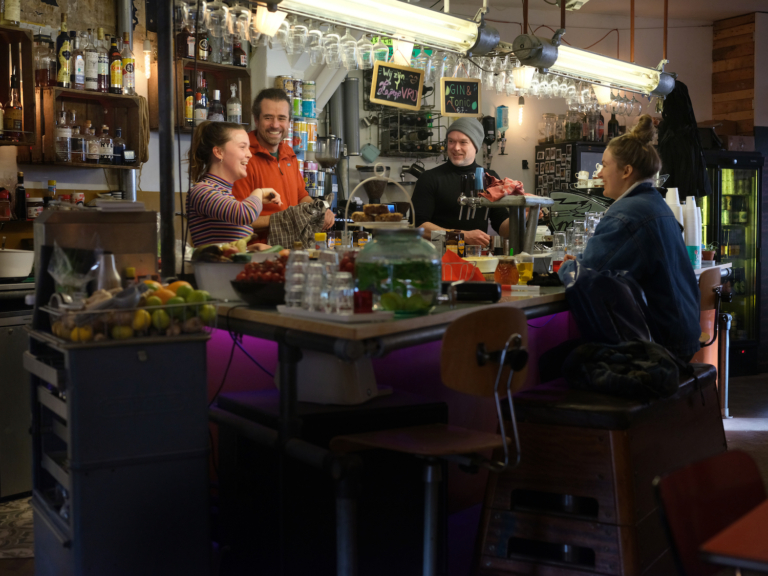 Avondlockdown in de Javastraat: ‘We proberen onze hoop niet te verliezen’