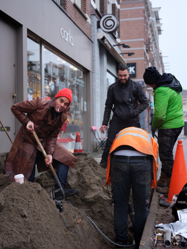 Kunstenaar Jan Rothuizen in De Jas. ‘Ons eerste kind sliep in een kast’