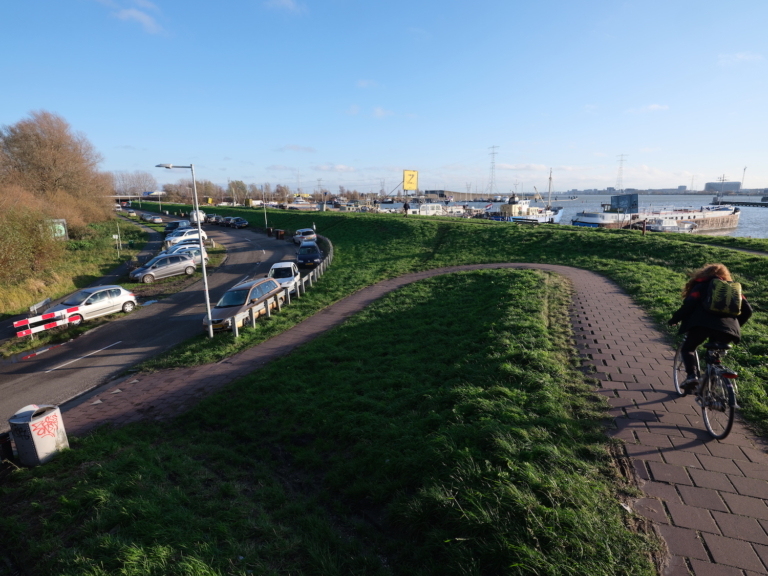 Wilde actie tegen parkeren in Schellingwoude. ‘Is het de natuurbeschermers alleen om de natuur te doen?’