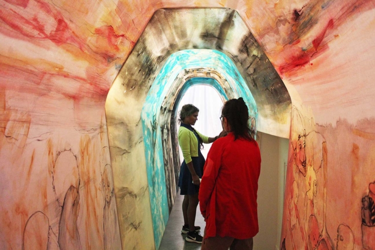 Expo Schemering laat je dwalen door een kleurrijk dodenrijk