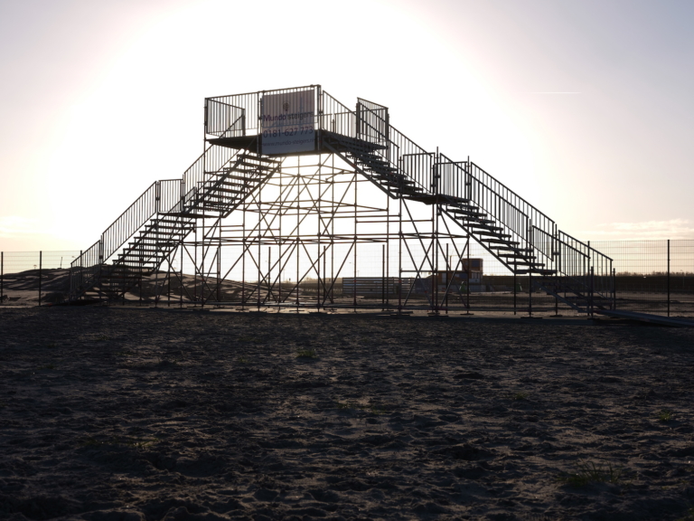 Uitkijktoren op strand IJburg
