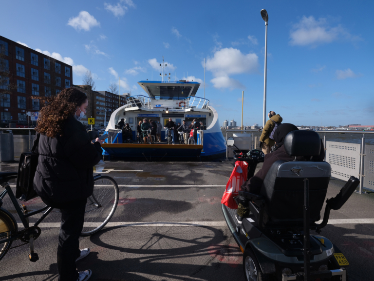 Bruggen over het IJ in de drie stappen gerealiseerd