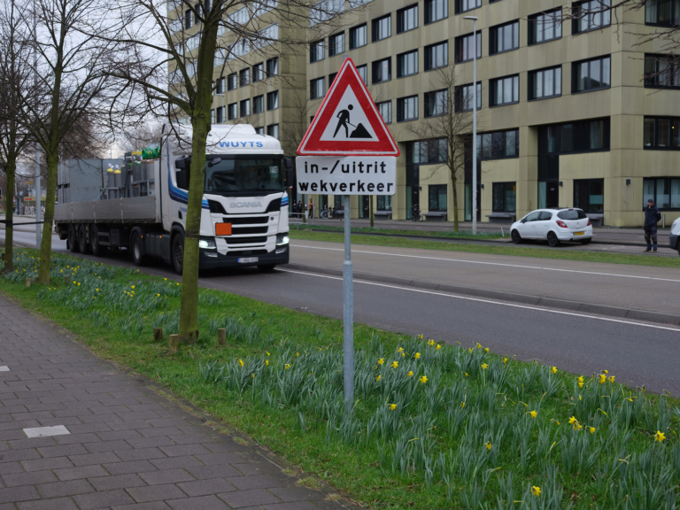 ‘Zinloos geschal door kale ruimtes’