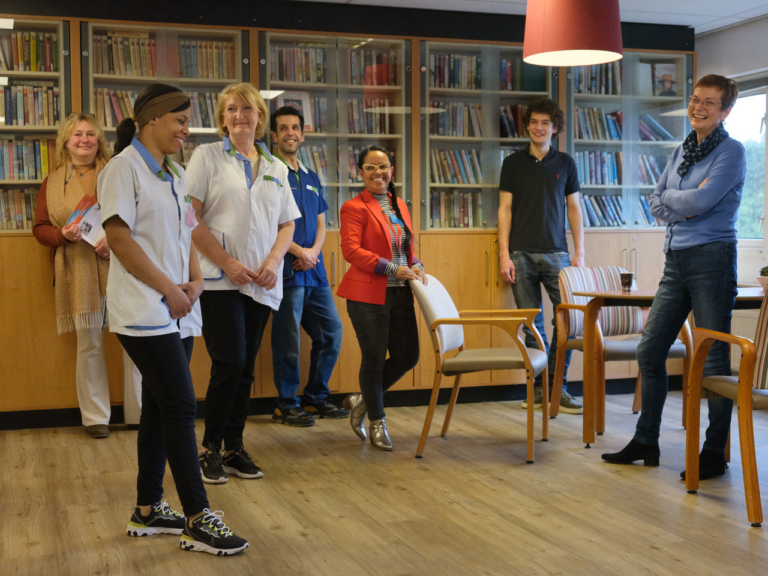 De Open Hof wordt vernieuwd, bewoners verhuizen tijdelijk. ‘Zorg en ondersteuning blijven gewoon in Amsteldorp’