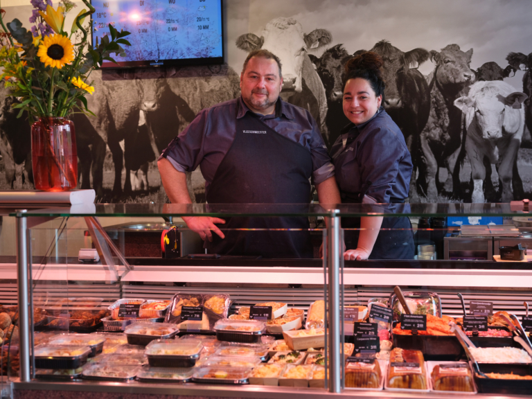 Vleeschmeester geopend, vader en dochter Worst stappen samen in het avontuur