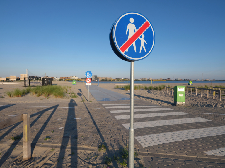 ‘Hekwerk van een extra beveiligde inrichting’