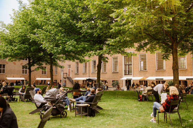 Elke zaterdag versmarkt in de binnentuin van de Hermitage