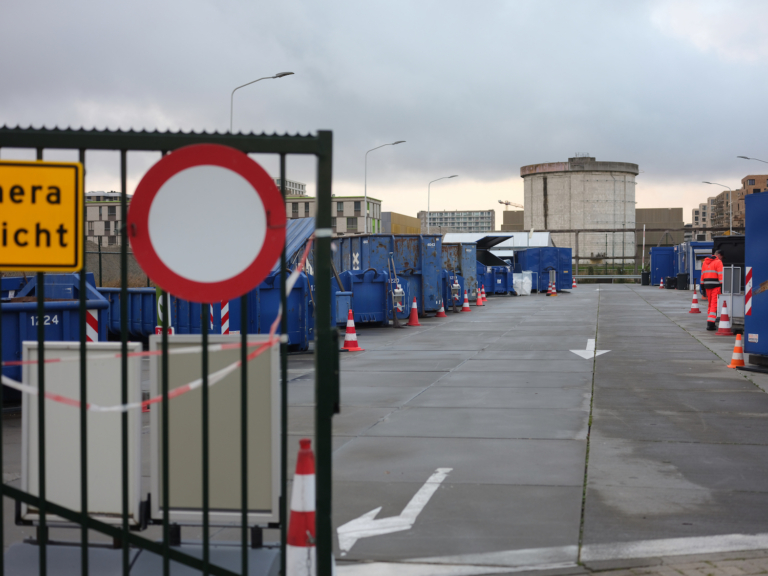 Gemeente komt belofte niet na: Toch geen dak op afvalpunt Zeeburgereiland