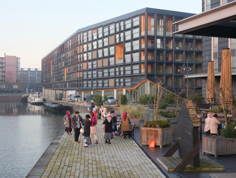 5 sterren voor woongebouw Jonas: ‘Alsof een walvis op het droge ligt uit te rusten’