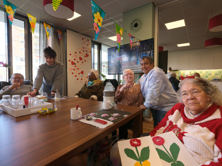 Inloopontbijt in Dagcentrum Kramat: ‘We moeten naar elkaar blijven omkijken’