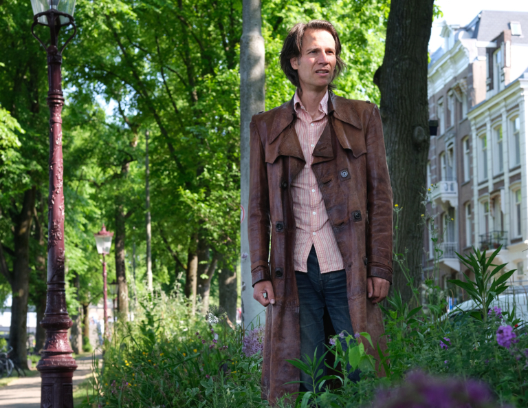 Merlijn Twaalfhoven: ‘Ik kan accepteren dat het leven tegenslag kent, maar we laten nu onomkeerbaar dingen in de soep lopen’