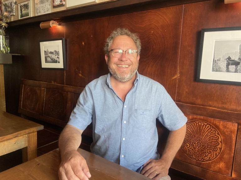 Rogier Schravendeel, pionier en oprichter indischebuurt.nl: ‘Internet is mooi en gevaarlijk tegelijk’