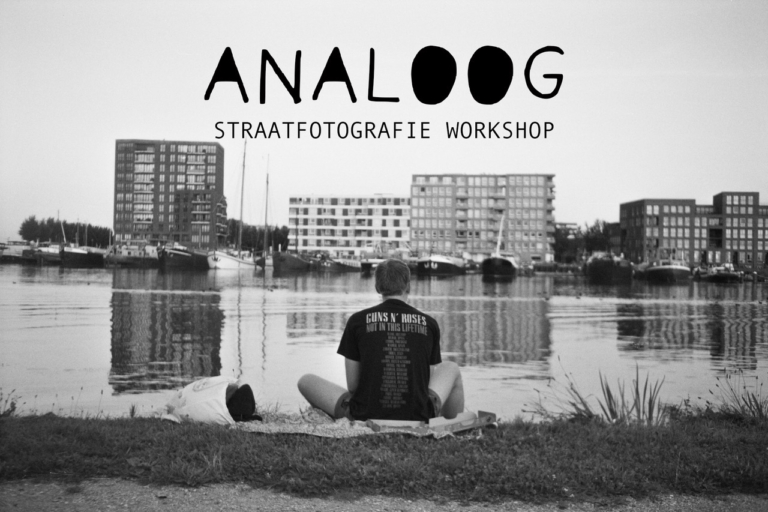 Fotografe Jonne geeft analoog workshop bij IJburg Boeken 